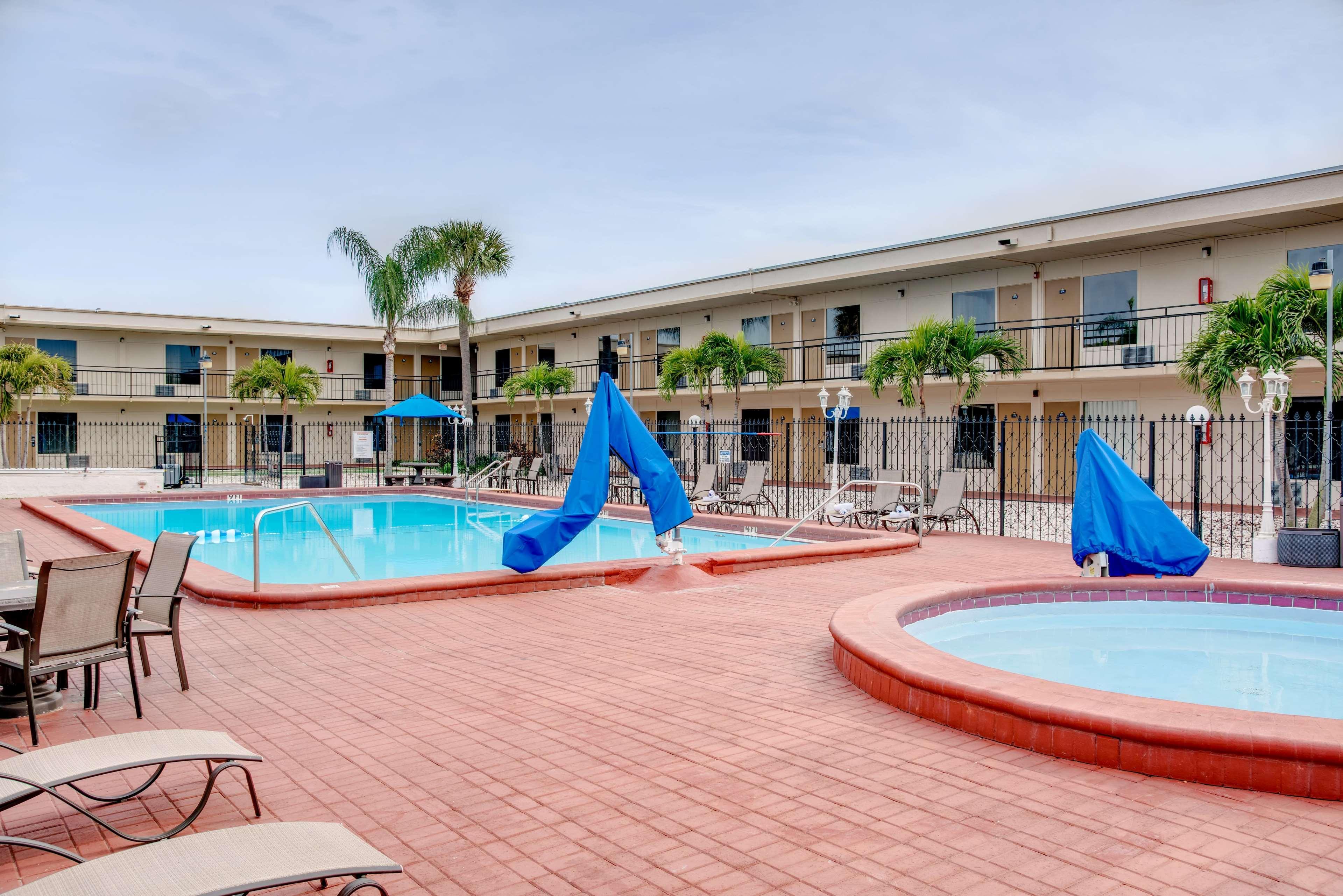 Hotel Super 8 By Wyndham San Petersburgo Exterior foto