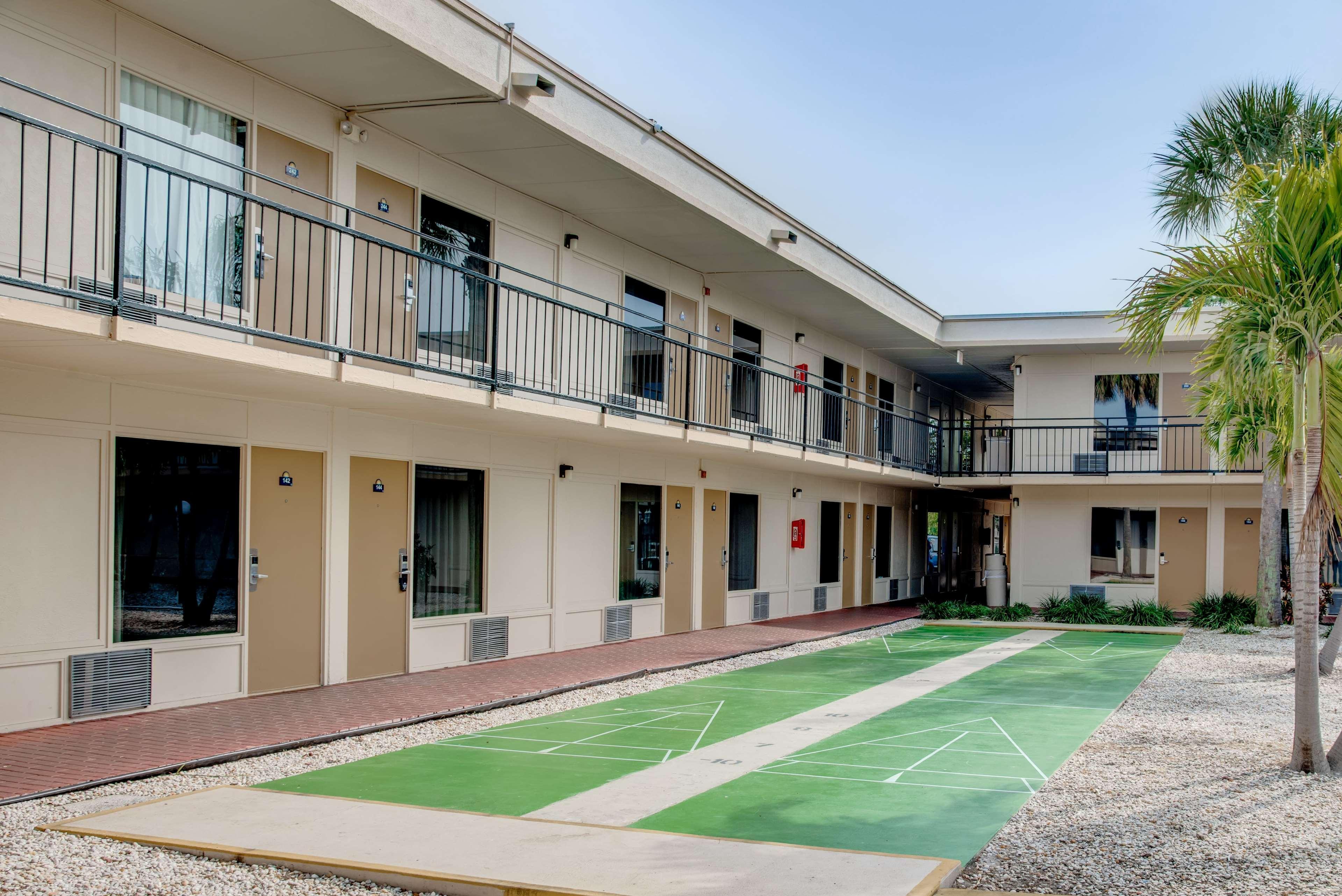 Hotel Super 8 By Wyndham San Petersburgo Exterior foto