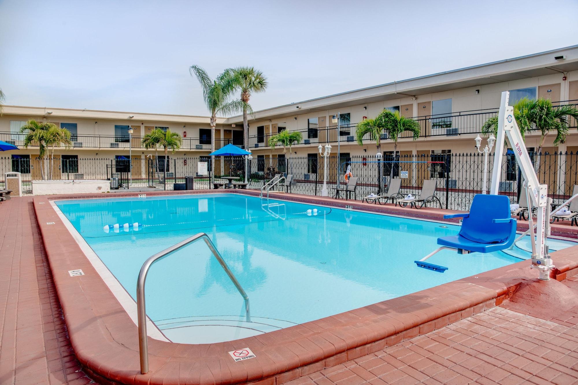 Hotel Super 8 By Wyndham San Petersburgo Exterior foto