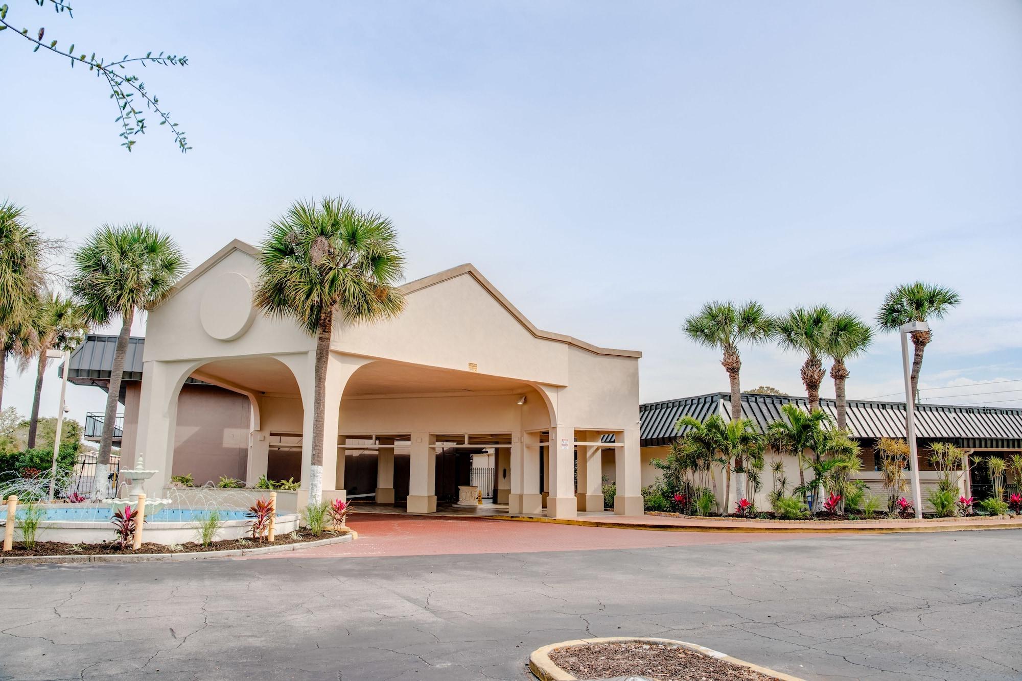 Hotel Super 8 By Wyndham San Petersburgo Exterior foto